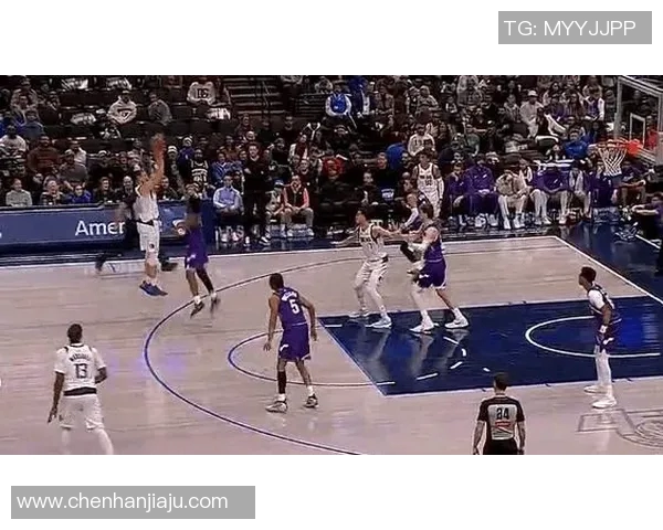 佛光重现!克莱连续三分命中 连投带罚独得9分迅速迫近比分 佛光重现!克莱连续三分命中 连投带罚独得9分迅速迫近比分